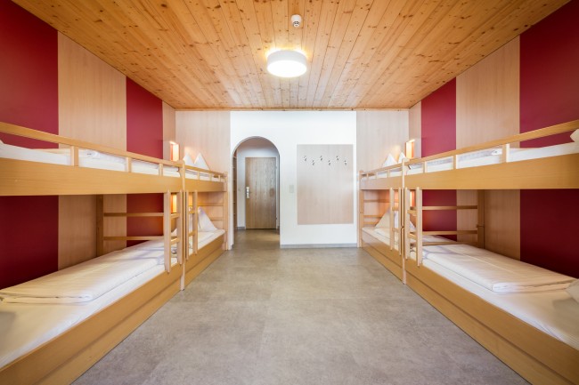 Geräumige Jugend-Mehrbett-Zimmer im Jugendgästehaus in Wagrain